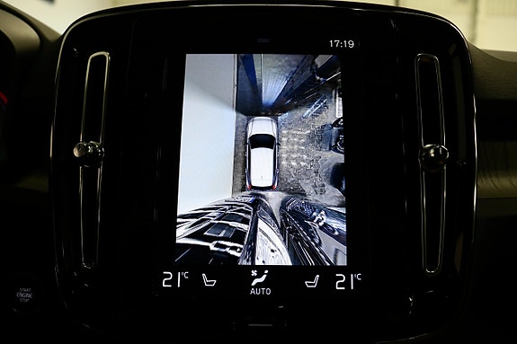 Volvo XC40 18 of 25