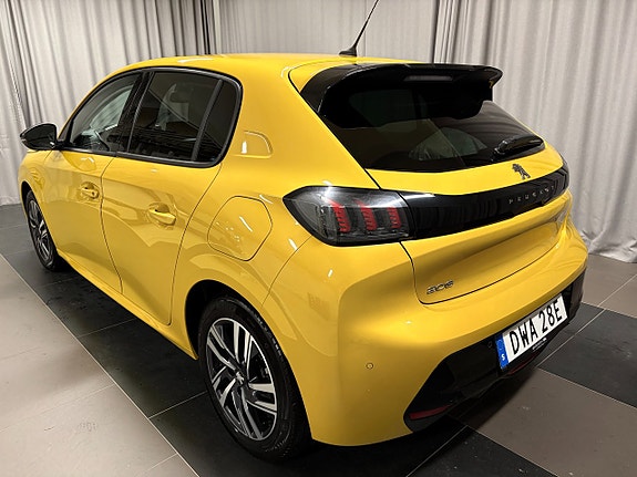 Peugeot 208 3 of 12