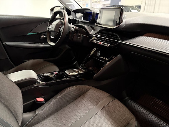 Peugeot 208 7 of 12