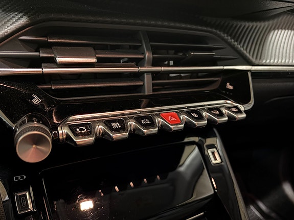 Peugeot 208 9 of 12