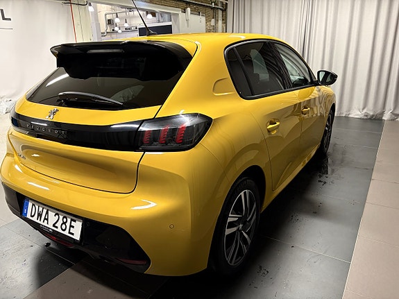 Peugeot 208 4 of 12