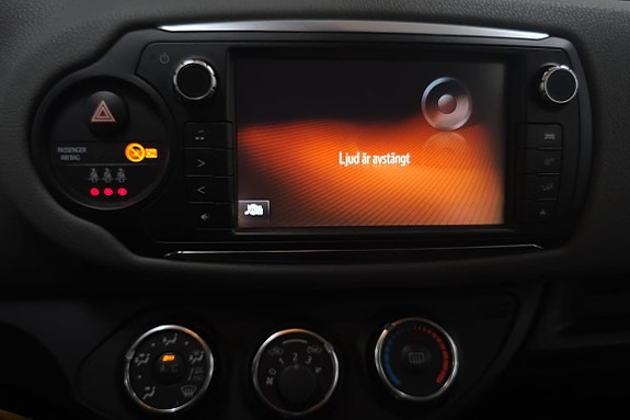 Toyota Yaris 15 of 21