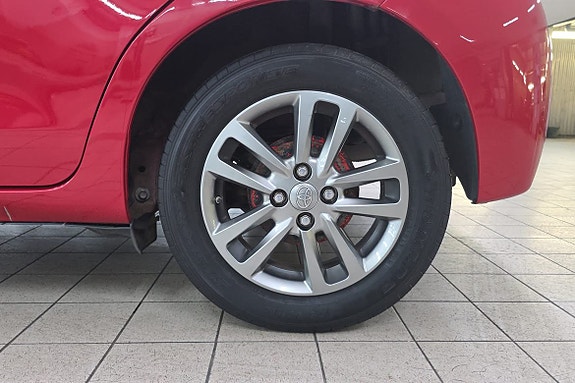 Toyota Yaris 17 of 21