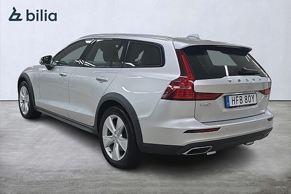 Volvo V60 Cross Country 2 of 22