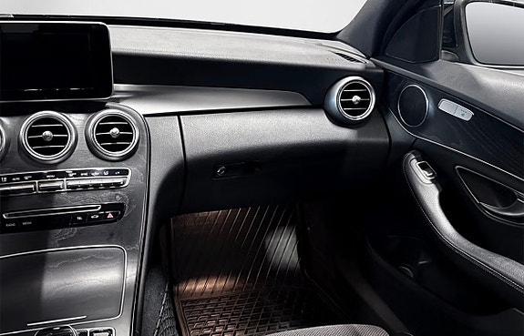 Mercedes-Benz C200 13 of 17