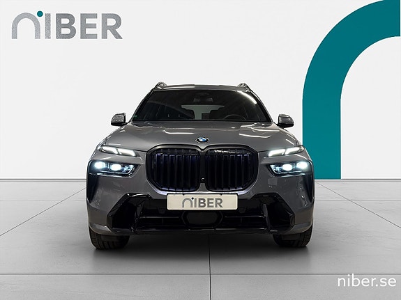 BMW X7 2 of 25