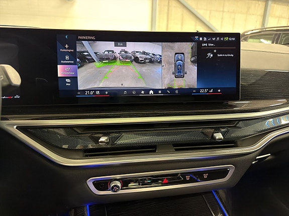 BMW X7 24 of 25