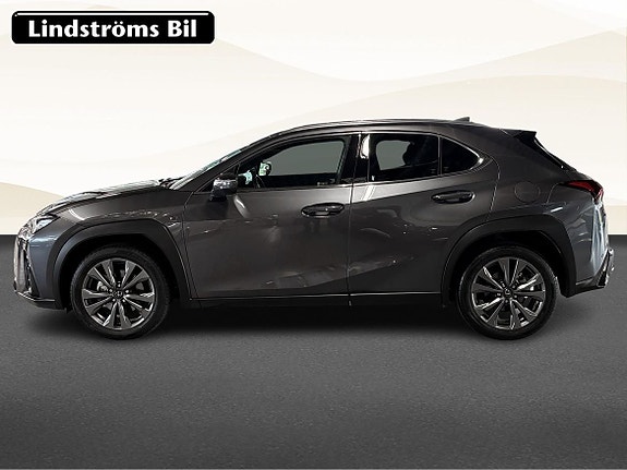 Lexus UX300h 5 of 17