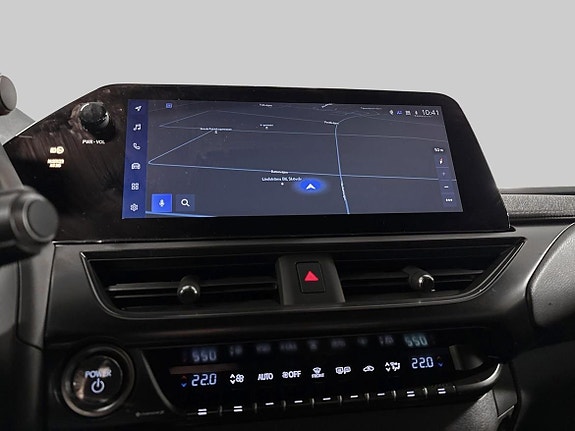Lexus UX300h 14 of 17