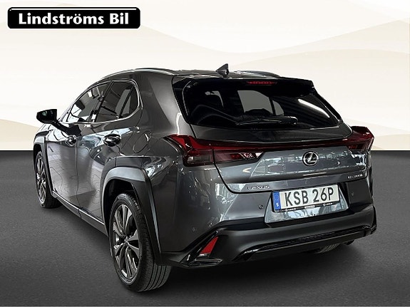 Lexus UX300h 4 of 17