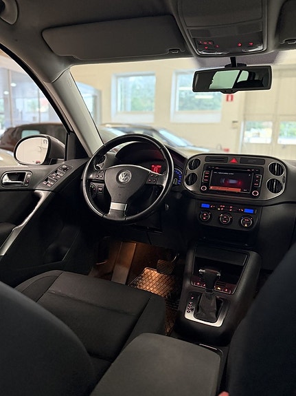 Volkswagen Tiguan 13 of 16