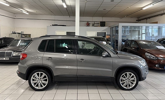 Volkswagen Tiguan 2 of 16