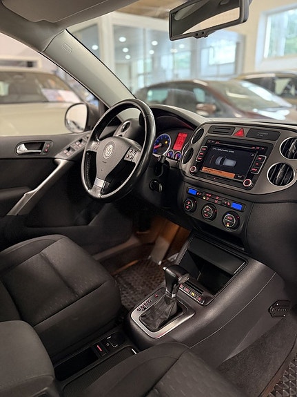 Volkswagen Tiguan 14 of 16