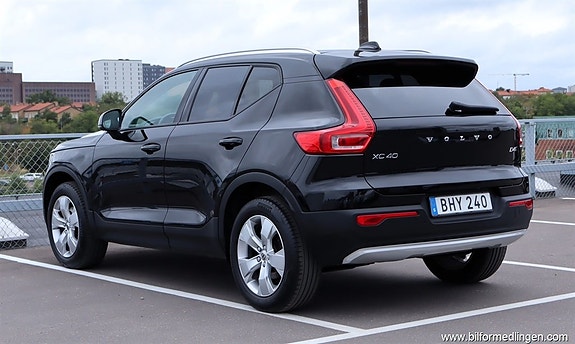 Volvo XC40 3 of 19