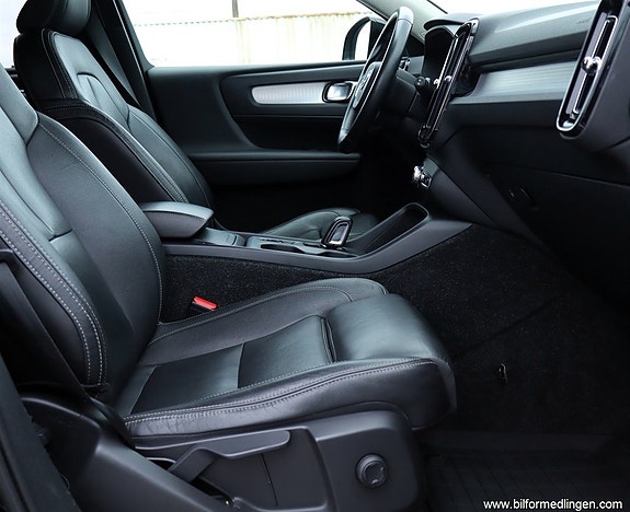 Volvo XC40 5 of 19