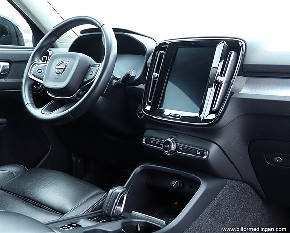 Volvo XC40 8 of 19