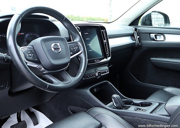 Volvo XC40 9 of 19