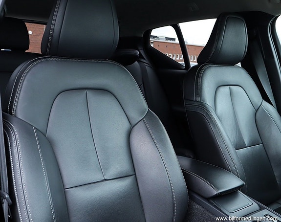 Volvo XC40 6 of 19