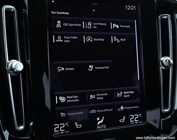Volvo XC40 14 of 19