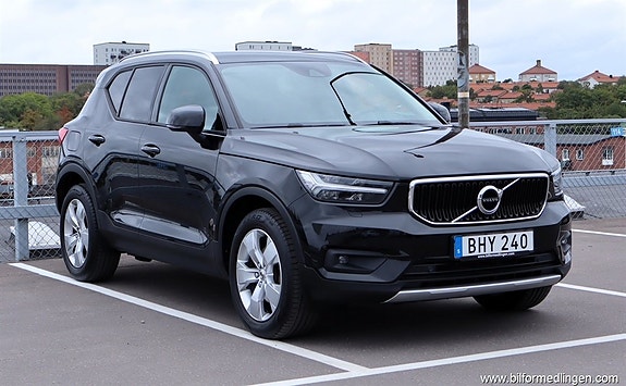 Volvo XC40 2 of 19
