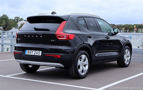 Volvo XC40 4 of 19