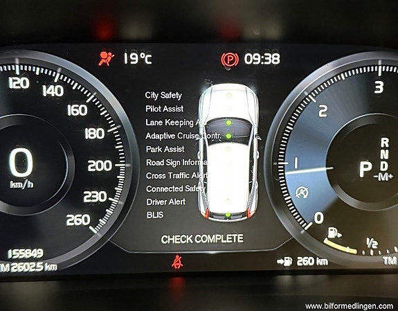 Volvo XC40 16 of 19