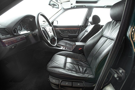 BMW 728i 14 of 28