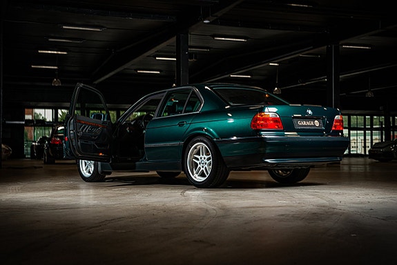 BMW 728i 9 of 28