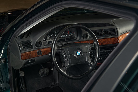 BMW 728i 12 of 28