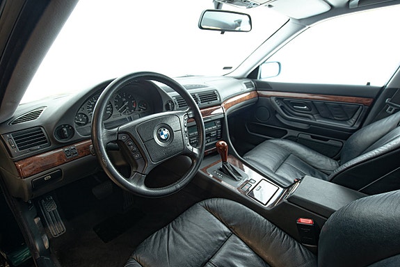 BMW 728i 13 of 28