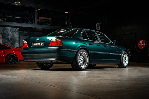 BMW 728i 6 of 28