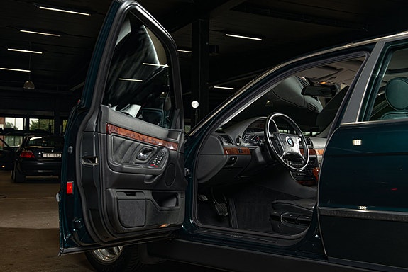 BMW 728i 10 of 28
