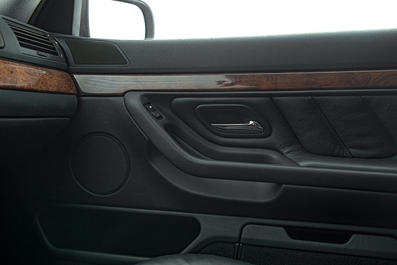 BMW 728i 24 of 28