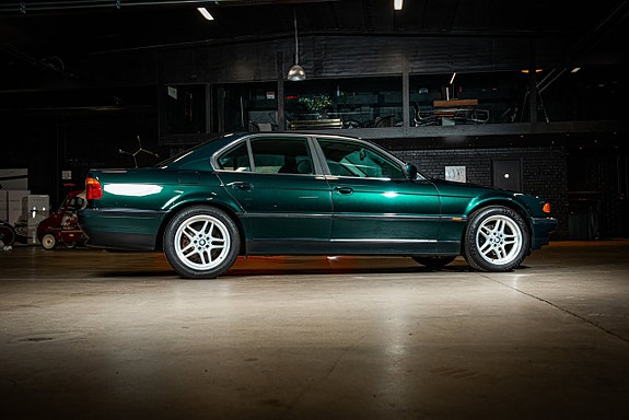 BMW 728i 7 of 28
