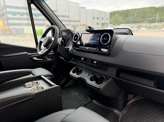 Mercedes-Benz Sprinter 319 13 of 30