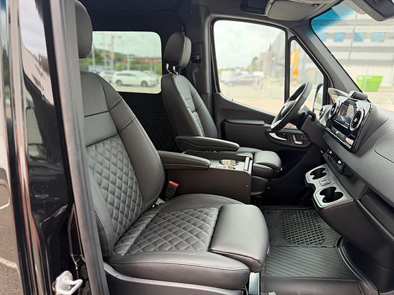 Mercedes-Benz Sprinter 319 11 of 30