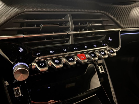 Peugeot 2008 9 of 15