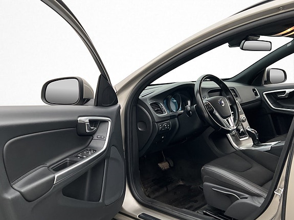 Volvo V60 13 of 27
