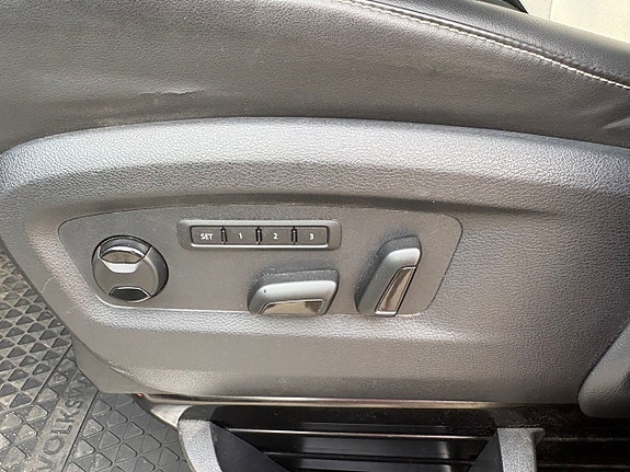 Volkswagen Multivan 12 of 15