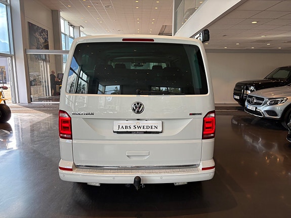 Volkswagen Multivan 4 of 15
