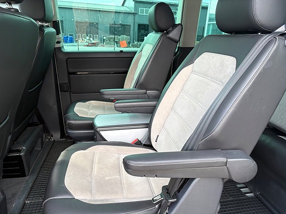Volkswagen Multivan 8 of 15