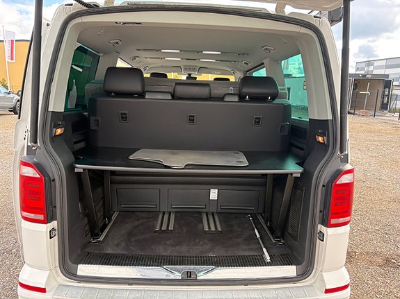Volkswagen Multivan 10 of 15