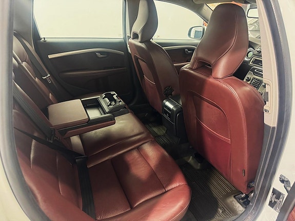 Volvo V70 11 of 15
