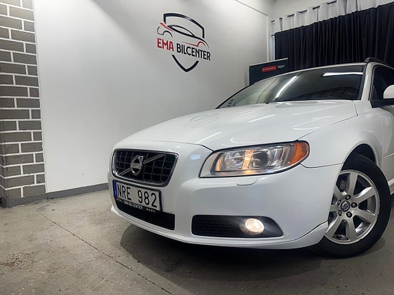 Volvo V70 2 of 15