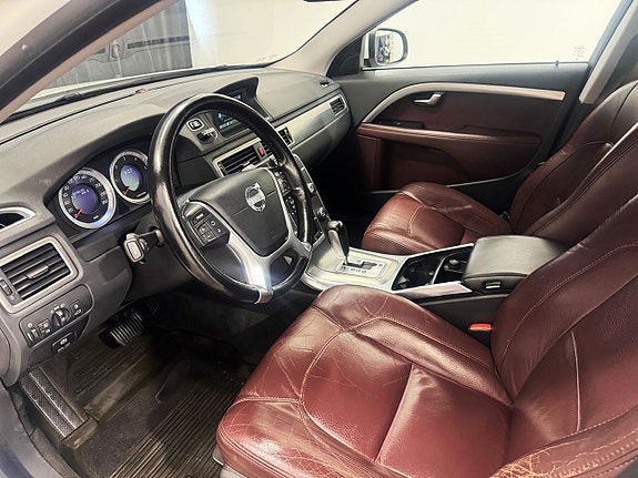 Volvo V70 8 of 15