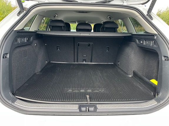 Volkswagen Passat 16 of 20
