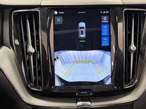 Volvo XC60 13 of 21