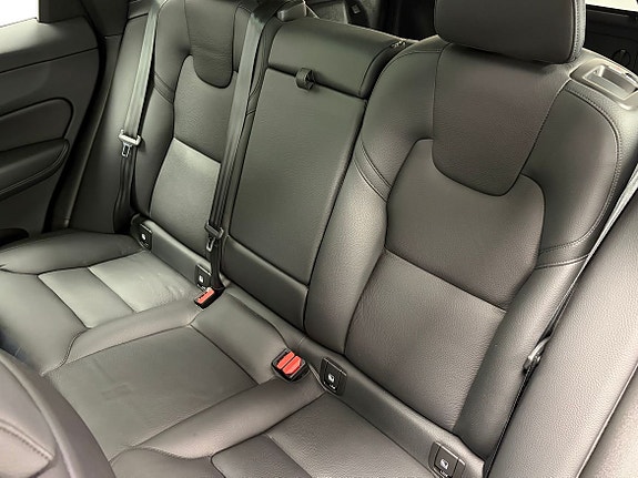 Volvo XC60 17 of 21