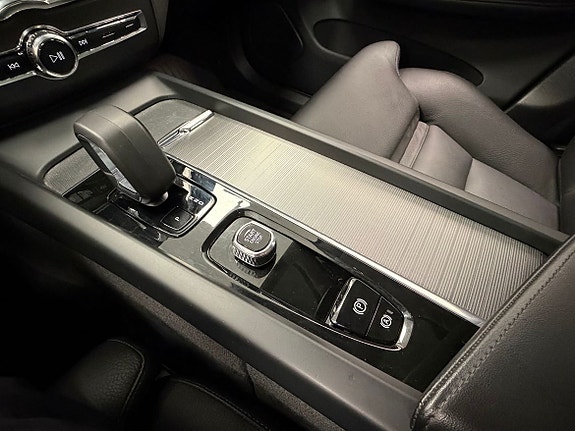 Volvo XC60 14 of 21