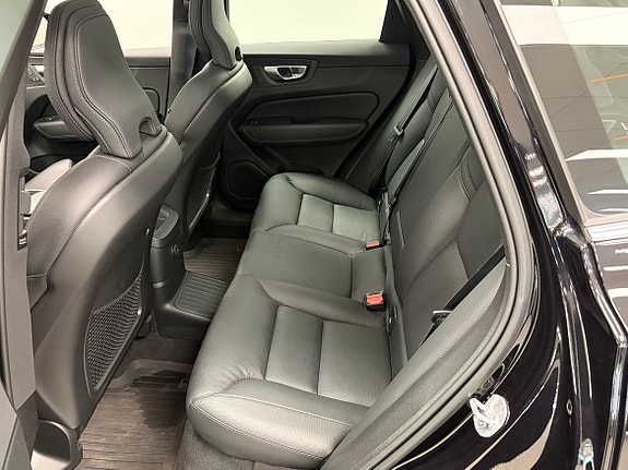 Volvo XC60 16 of 21